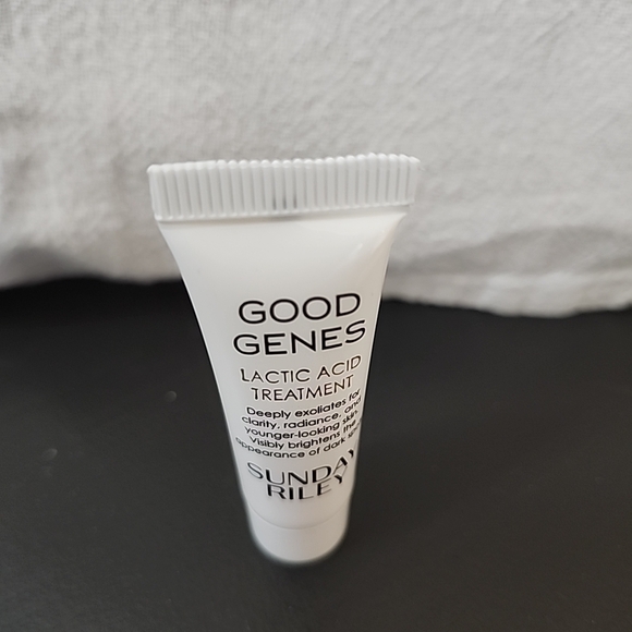 Assorted Skincare Sample Set - Picture 10 of 16